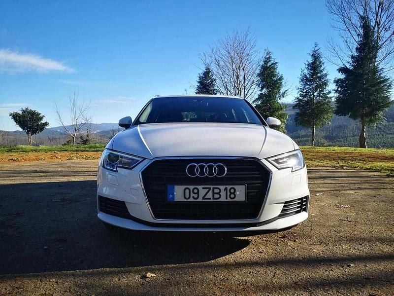 Usado Audi A3 116 HP (85 kW) 2019 Branco Citadino