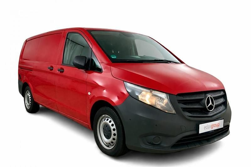 Usado Mercedes Vito 102 HP (75 kW) 2021 Vermelho Van