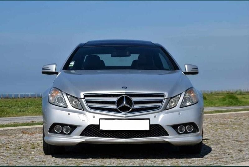 Cinzento Usado 2011 Mercedes E220 Coupé | € 14.800 (Preço justo) - Imagem 1/4