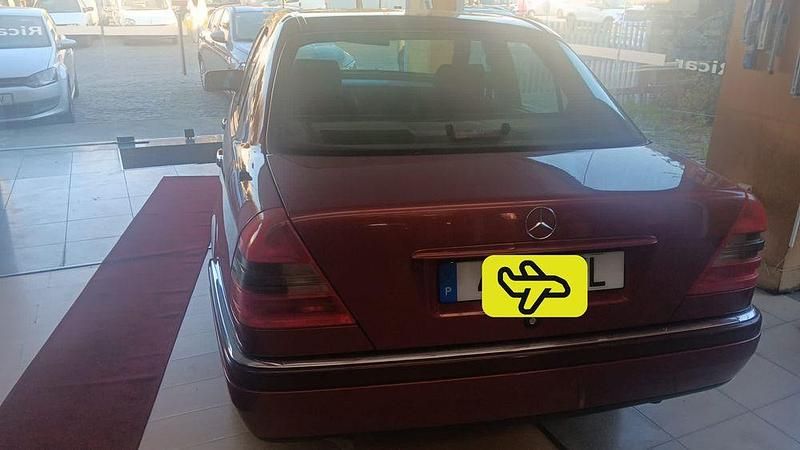 Usado 1994 Mercedes C180 Sedan | € 5.000 - Imagem 1/4