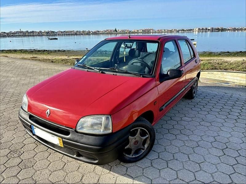 Usado 1997 Renault Clio Sedan | € 1.250 - Imagem 1/4