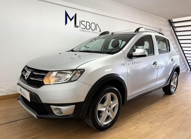 Cinza Usado 2014 Dacia Sandero Stepway Citadino | € 10.450 (Bom preço) - Imagem 1/4