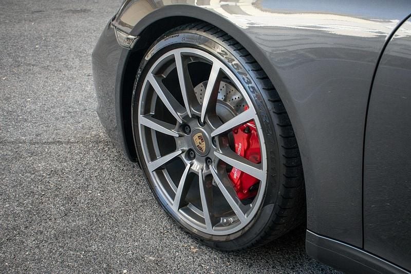 Cinza Usado 2012 Porsche 911 Carrera S Coupé | € 110.000 - Imagem 1/4