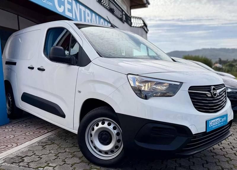Usado Opel Combo Enjoy 102 HP (75 kW) 2023 Branco