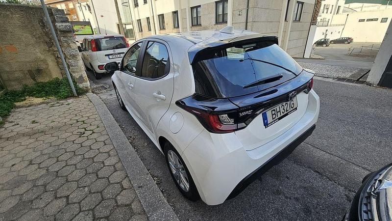 Usado 2024 Toyota Yaris Sedan | € 21.500 (Super Preço) - Imagem 1/4