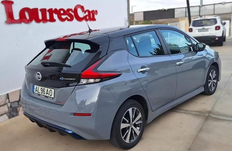 Usado Nissan Leaf 110 kW (150 HP) 2021 Cinzento Citadino