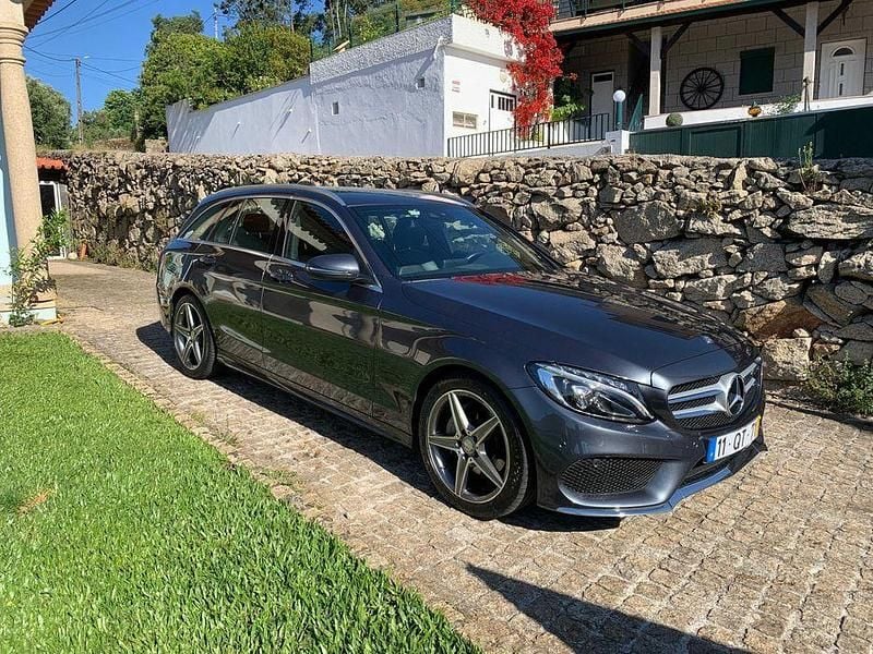 Cinzento Usado 2016 Mercedes C220 AMG line Sedan | € 25.000 (Preço justo) - Imagem 1/4
