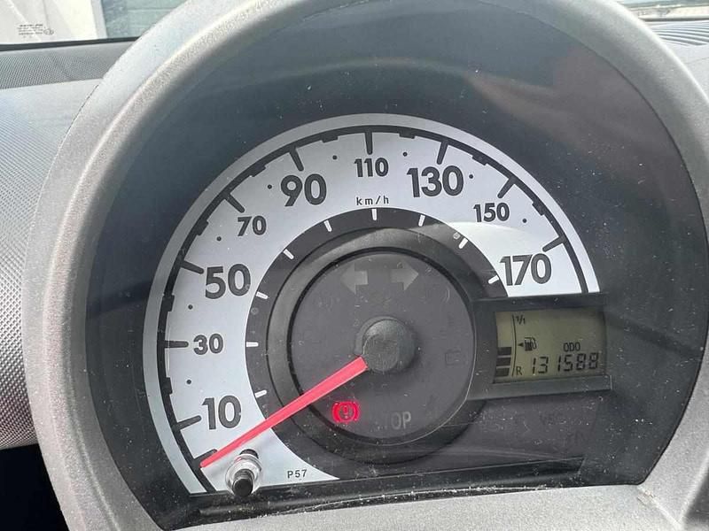 Cinzento Usado 2013 Peugeot 107 Citadino | € 4.500 (Preço justo) - Imagem 1/4