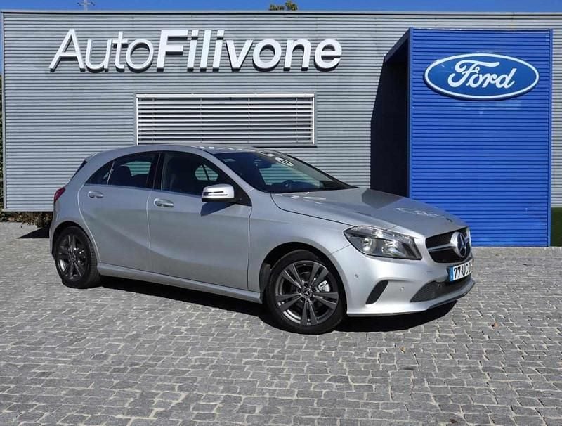 Cinzento Usado 2018 Mercedes A180 Citadino | € 19.500 (Preço justo) - Imagem 1/4