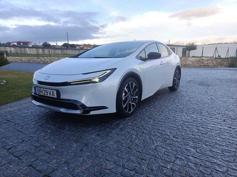 Usado Toyota Prius Luxury 220 HP (161 kW) 2024 Sedan