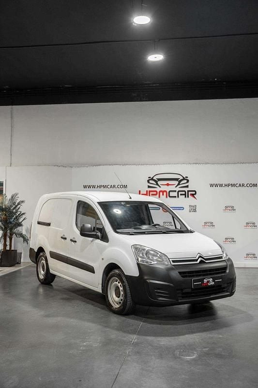 Branco Usado 2017 Citroën Berlingo Monovolume | € 11.900 (Preço justo) - Imagem 1/4