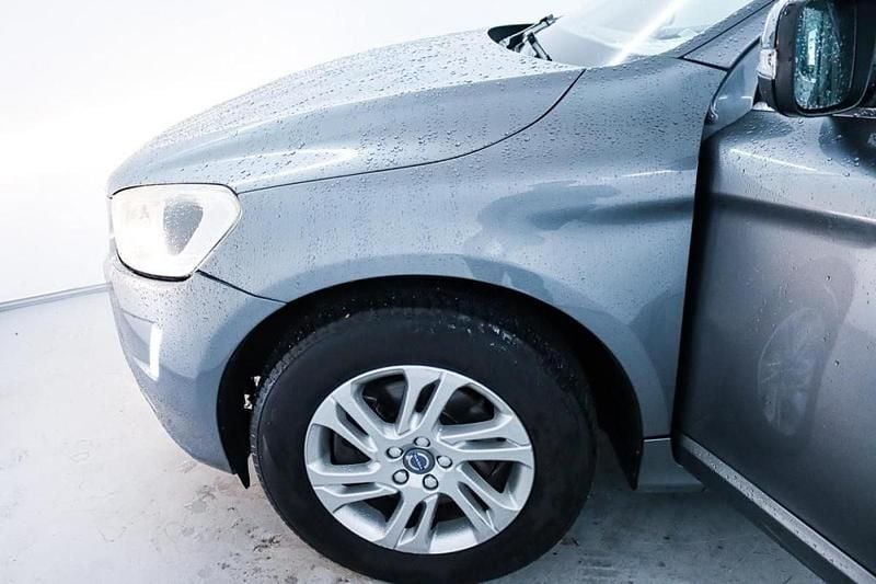 Usado Volvo XC60 150 HP (110 kW) 2015 Cinzento SUV