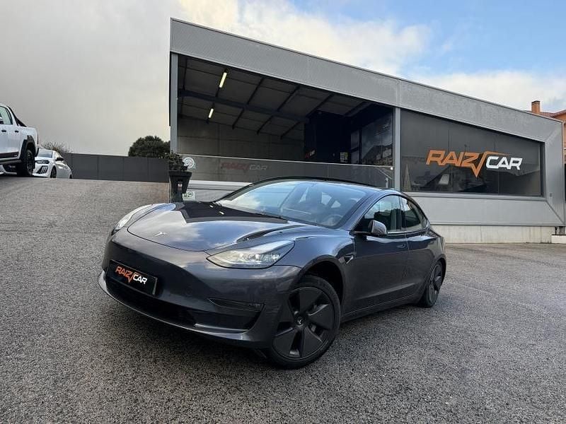 Cinza Usado 2023 Tesla Model 3 Sedan | € 32.890 (Preço justo) - Imagem 1/4