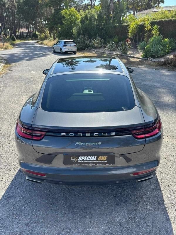 Usado Porsche Panamera 462 HP (339 kW) 2018 Cinzento Sedan