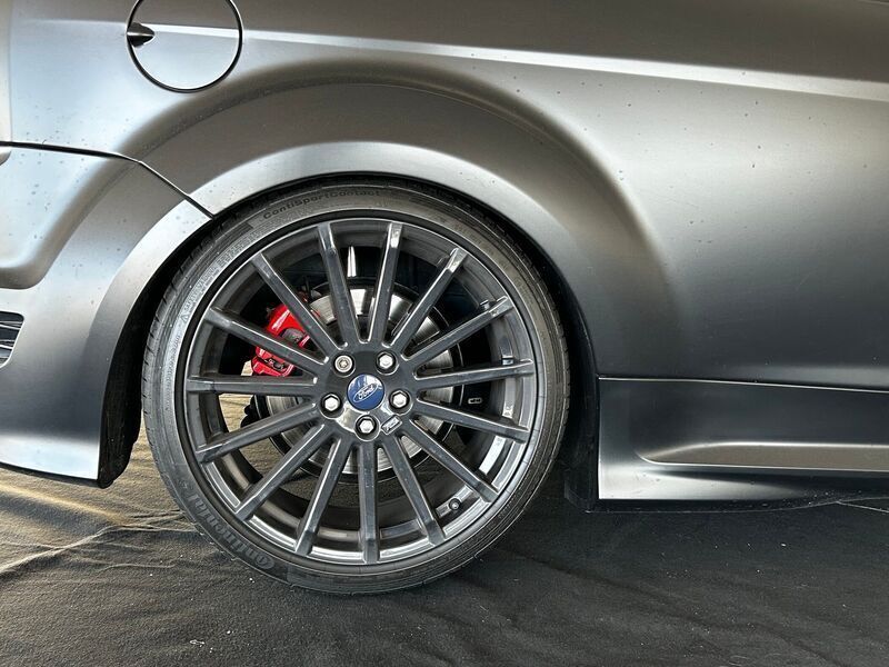 Usado Ford Focus RS 350 HP (257 kW) 2011 Preto Citadino