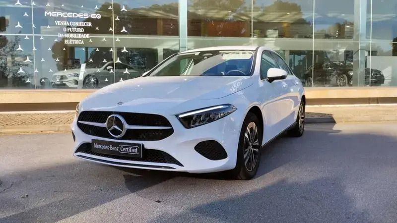 Branco polar Usado 2023 Mercedes A250 Advanced Sedan | € 39.900 (Preço elevado) - Imagem 1/4