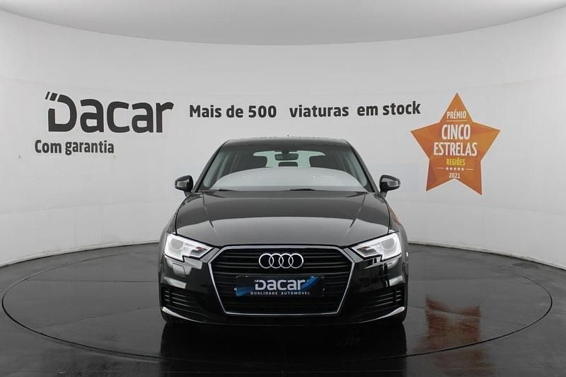 Usado Audi A3 116 HP (85 kW) 2019 Preto Sedan