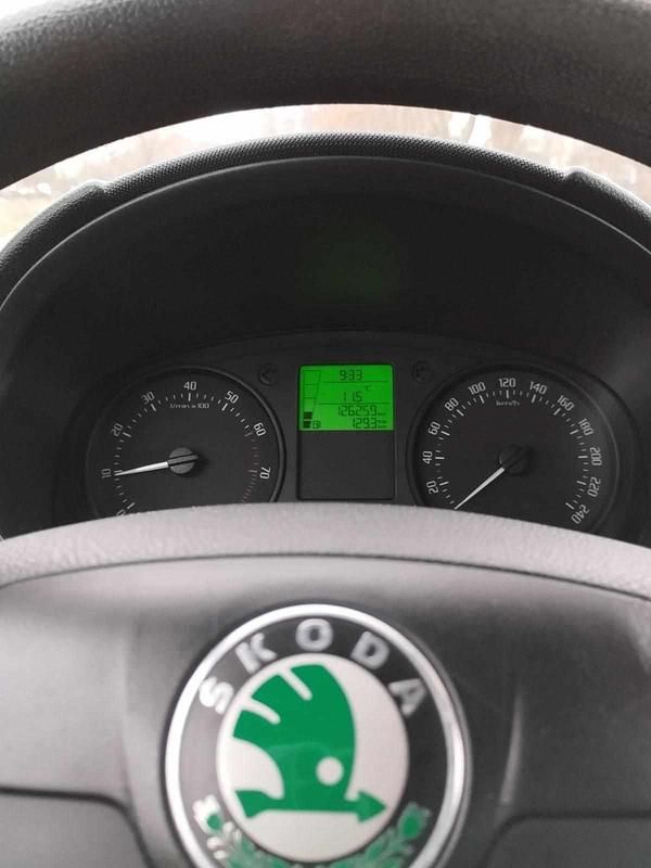 Usado Skoda Fabia 69 HP (50 kW) 2012 Cinzento Citadino