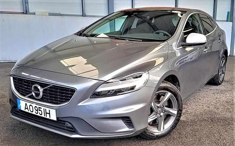 Cinzento Usado 2018 Volvo V40 Carrinha | € 14.500 (Preço justo) - Imagem 1/4