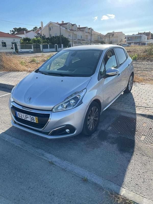 Cinzento Usado 2018 Peugeot 208 Citadino | € 7.950 (Super Preço) - Imagem 1/4