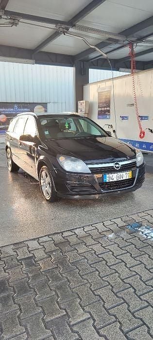 Usado Opel Astra 90 HP (66 kW) 2006 Sedan