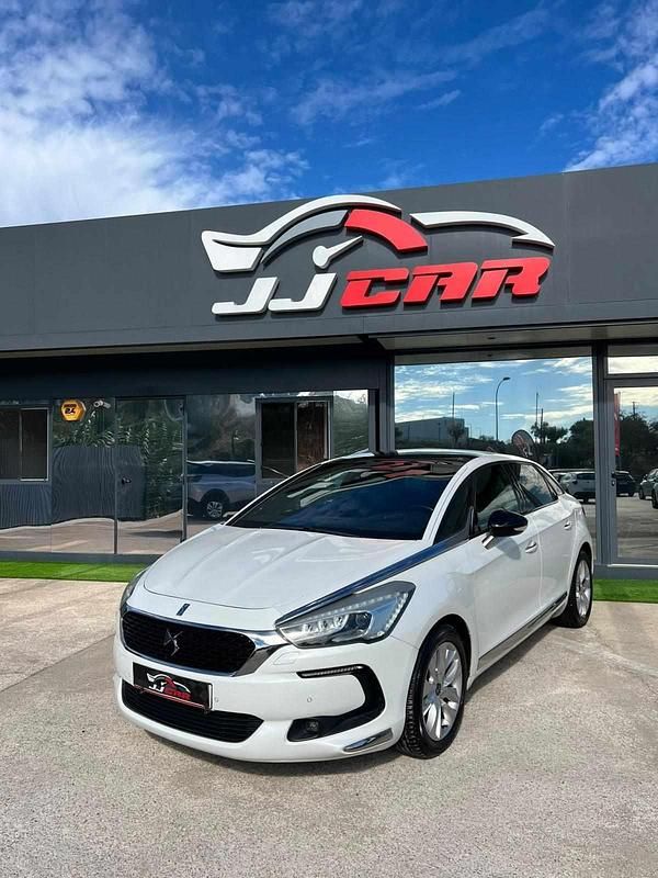 Usado DS Automobiles DS5 Be Chic 120 HP (88 kW) 2017 Branco Citadino