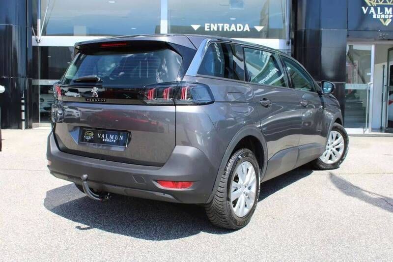 Usado Peugeot 5008 Allure 130 HP (95 kW) 2021 Cinzento Monovolume