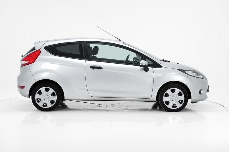 Usado Ford Fiesta 69 HP (50 kW) 2011 Cinzento Citadino