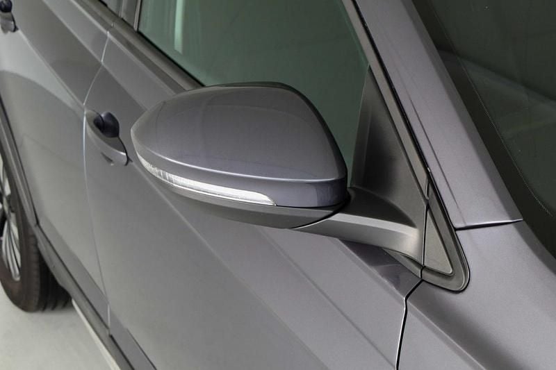 Usado VW Taigo Life 110 HP (80 kW) 2023 Cinza SUV