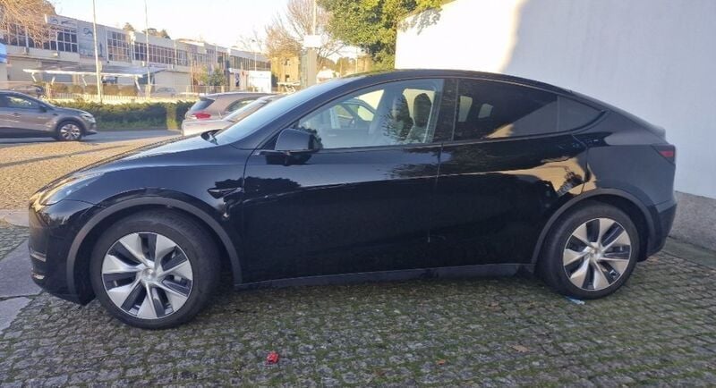 Preto Usado 2023 Tesla Model Y SUV | € 32.500 - Imagem 1/4