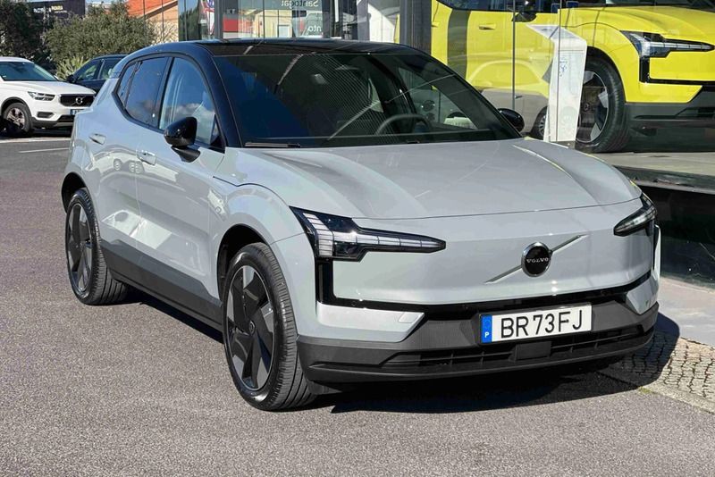 Cinzento Novo 2025 Volvo EX30 Plus SUV | € 48.100 (Preço justo) - Imagem 1/4