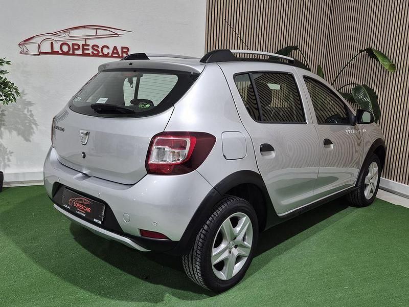 Usado Dacia Sandero Stepway 90 HP (66 kW) 2014 Sedan