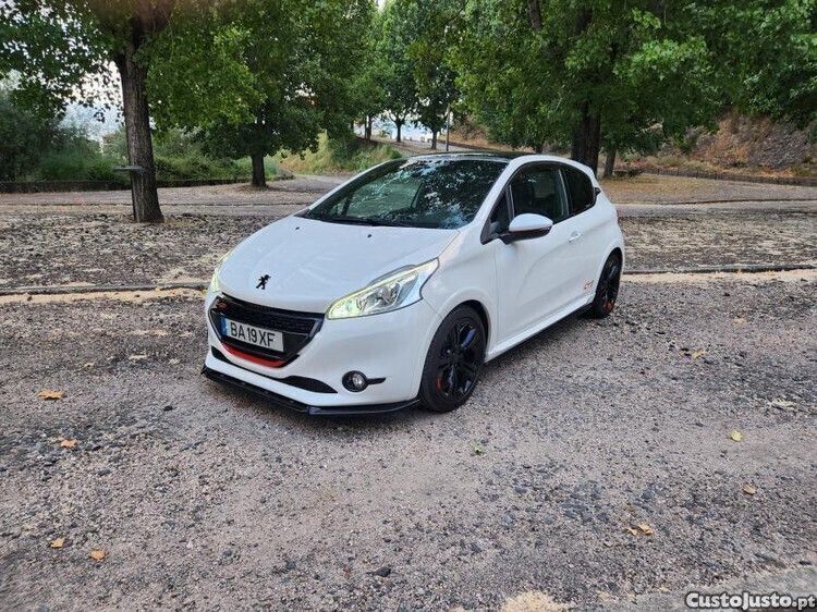 Branco Usado 2014 Peugeot 208 GTi Citadino | € 12.990 (Preço justo) - Imagem 1/1