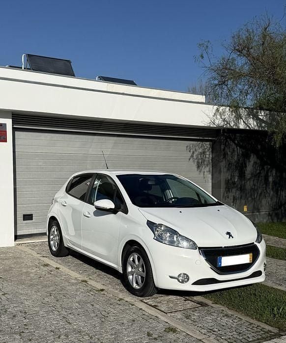 Usado 2013 Peugeot 208 Allure Citadino | € 6.450 (Preço justo) - Imagem 1/4