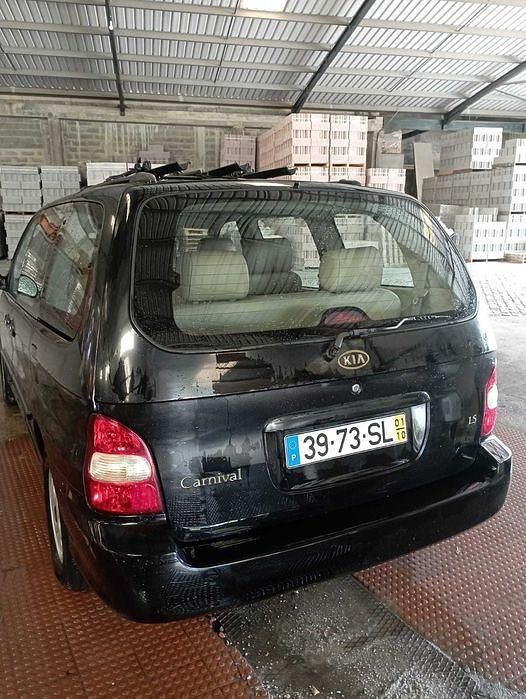 Usado 2001 Kia Carnival 2 Monovolume | € 2.550 - Imagem 1/4