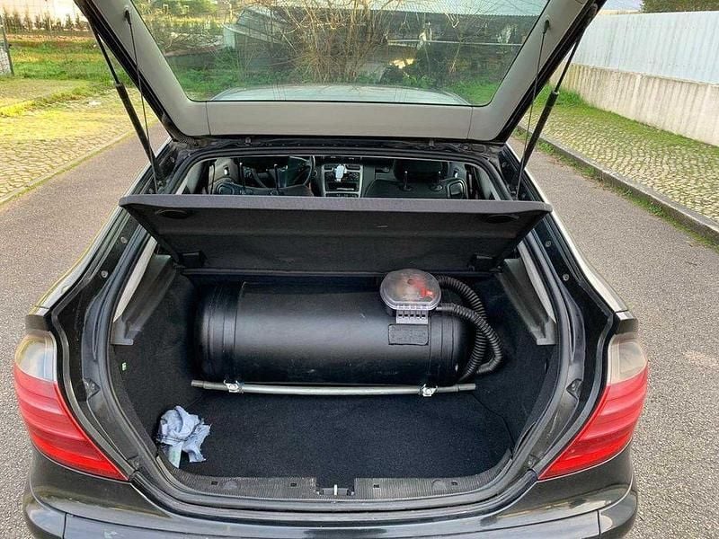 Usado Mercedes C180 Classic 143 HP (105 kW) 2003 Coupé