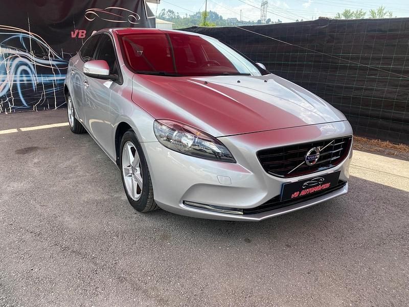 Usado Volvo V40 Momentum 115 HP (84 kW) 2013 Cinzento Carrinha