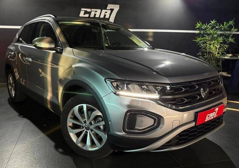Cinza Usado 2024 VW T-Roc SUV | € 24.750 (Preço elevado) - Imagem 1/4