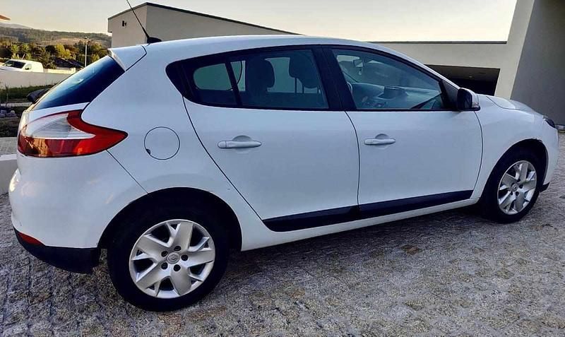 Usado Renault Mégane IV 110 HP (80 kW) 2016 Branco Citadino