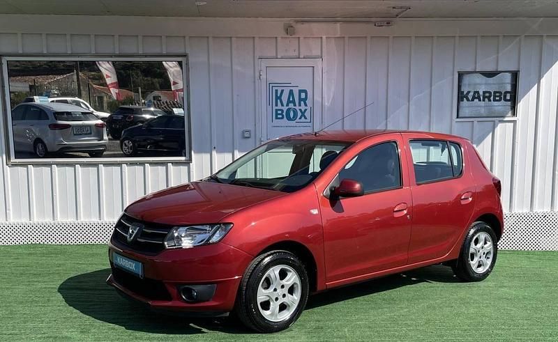 Vermelho Usado 2016 Dacia Sandero Comfort Citadino | € 10.990 (Preço justo) - Imagem 1/4