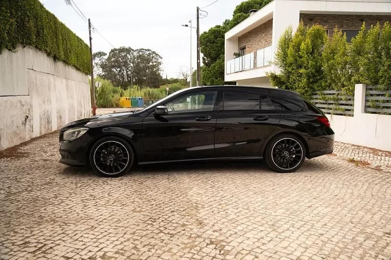 Usado Mercedes CLA180 Shooting Brake Urban 109 HP (80 kW) 2017 Preto Carrinha