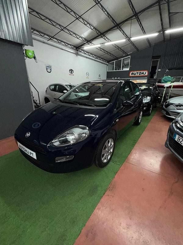 Azul Usado 2013 Fiat Punto Pop Sedan | € 5.050 (Bom preço) - Imagem 1/4
