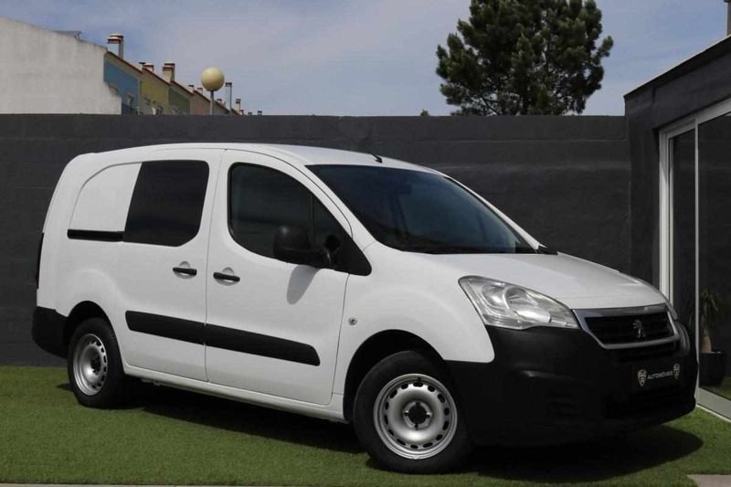 Branco Usado 2015 Peugeot Partner Van | € 8.900 (Preço justo) - Imagem 1/4