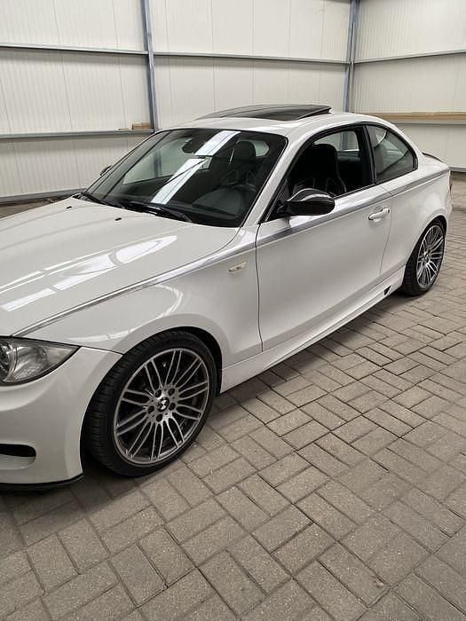 Usado 2008 BMW 123 Performance Citadino | € 22.500 - Imagem 1/4