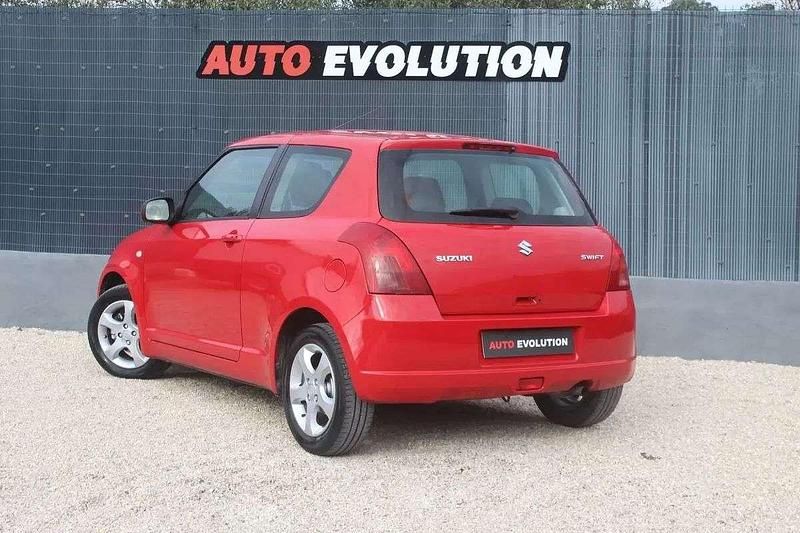 Usado Suzuki Swift Sport 93 HP (68 kW) 2005 Vermelho Citadino