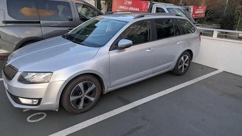 Cinzento Usado 2016 Skoda Octavia Citadino | € 11.000 (Bom preço) - Imagem 1/4