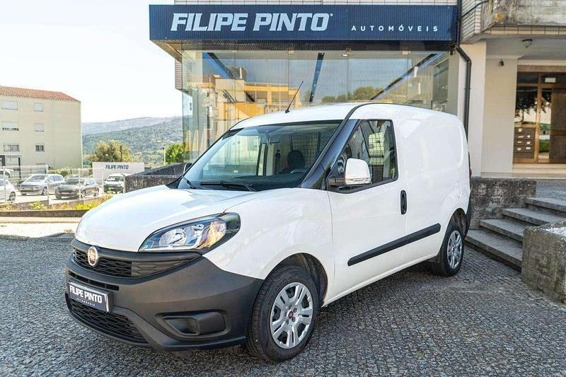 Branco Usado 2021 Fiat Doblò Monovolume | € 14.890 (Preço elevado) - Imagem 1/4