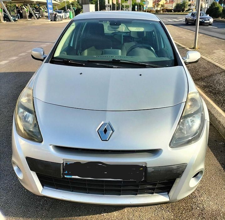 Usado 2011 Renault Clio II Dynamique Sedan | € 3.500 (Super Preço) - Imagem 1/4
