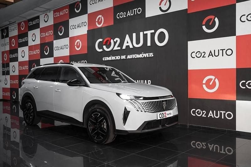 Branco Usado 2025 Peugeot 5008 | € 35.900 (Caro) - Imagem 1/4