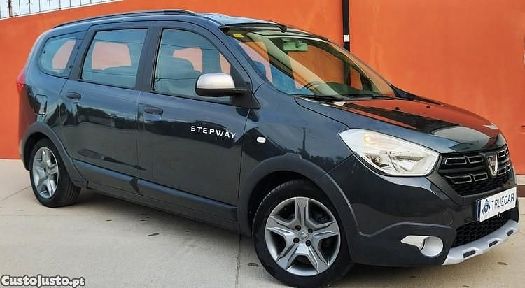 Cinza Usado 2020 Dacia Lodgy Stepway Monovolume | € 17.500 (Preço justo) - Imagem 1/1